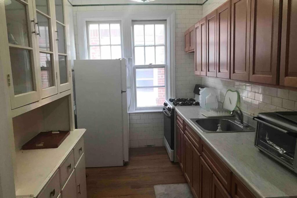 Cozy 2 Bedroom Apartment In Queens New York Bagian luar foto